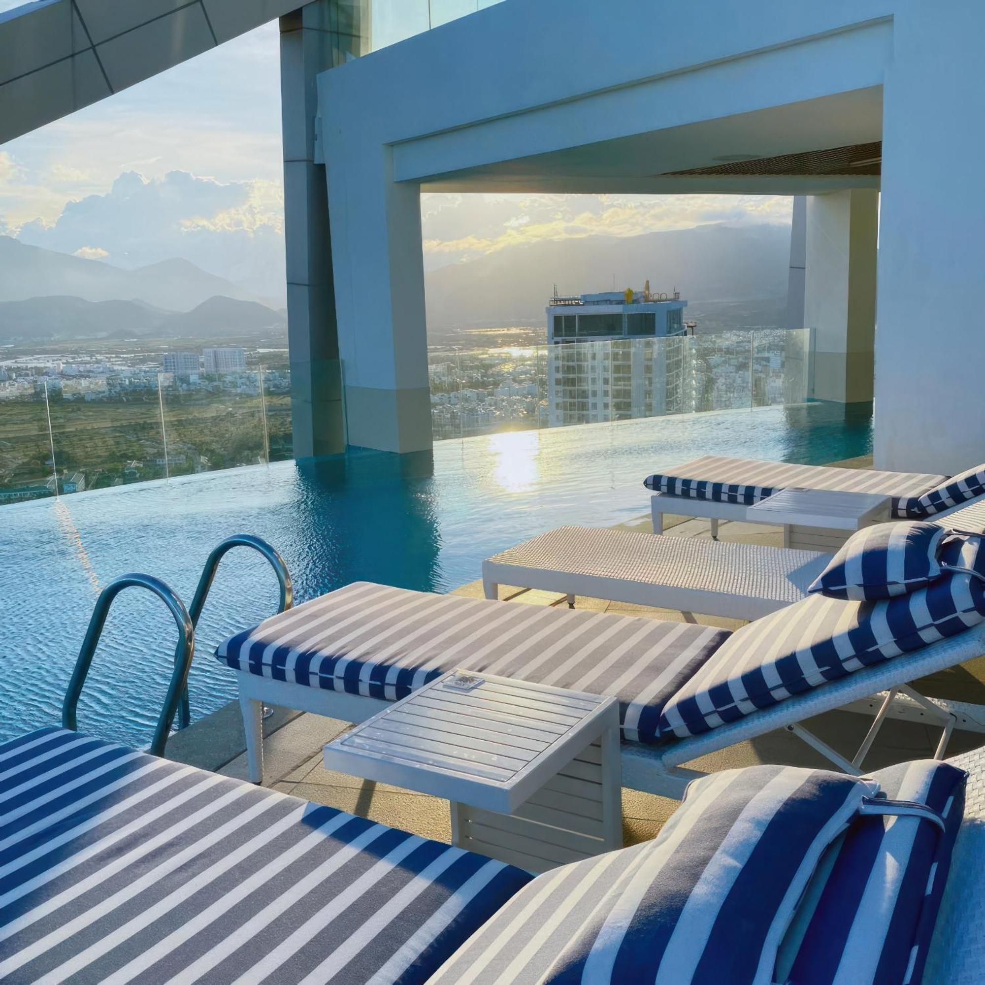 Coastal Panorama Oceanfront Suites Nha Trang Exterior foto